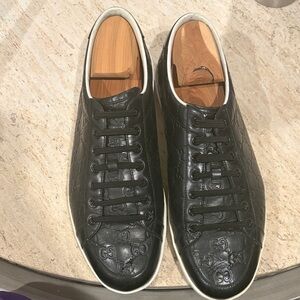 GUCCI Mens Black Embossed Leather Sneakers